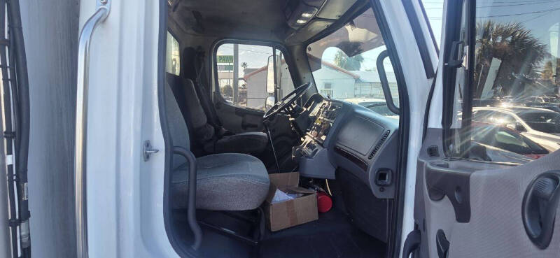 2008 Freightliner M2 106