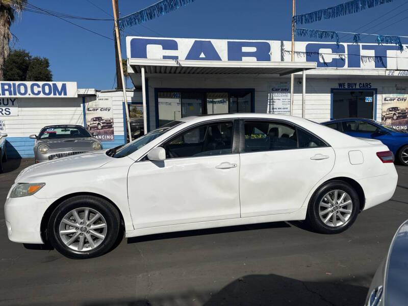 2010 Toyota Camry XLE photo 7