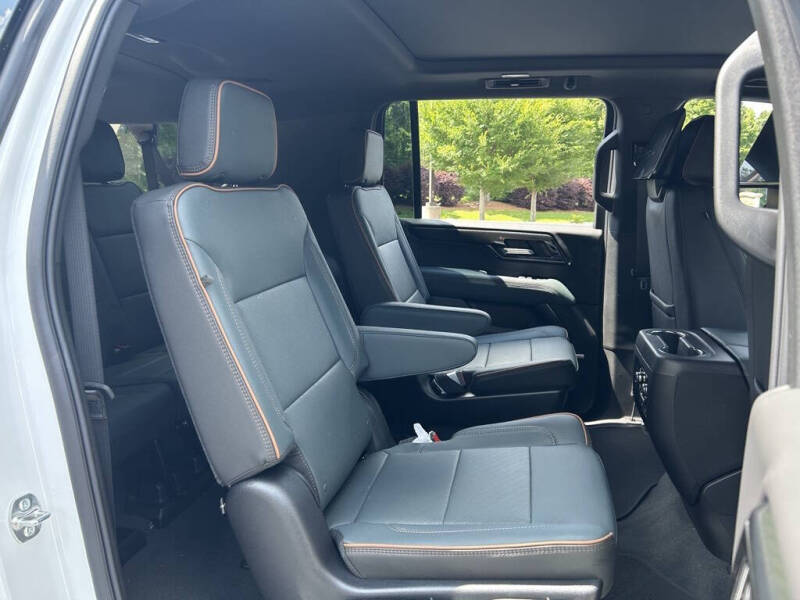 2025 GMC Yukon XL AT4