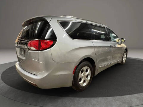 2017 Chrysler Pacifica Touring-L Plus
