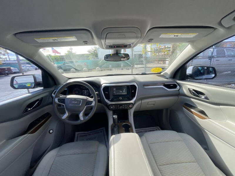 2017 GMC Acadia SLE-2