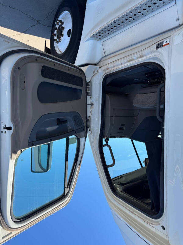 2016 Freightliner Evolution $18,291