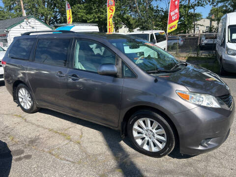 2012 Toyota Sienna LE 7-Passenger