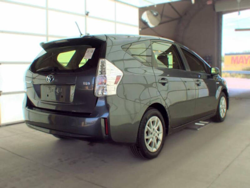 2013 Toyota Prius v Three
