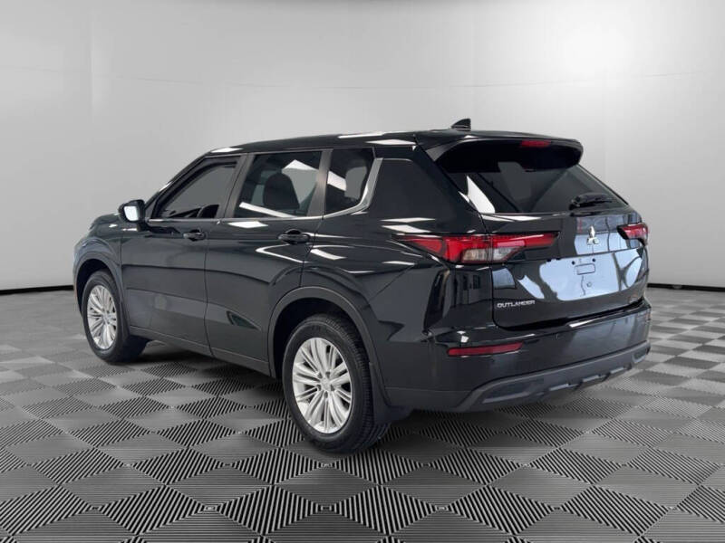 2023 Mitsubishi Outlander ES
