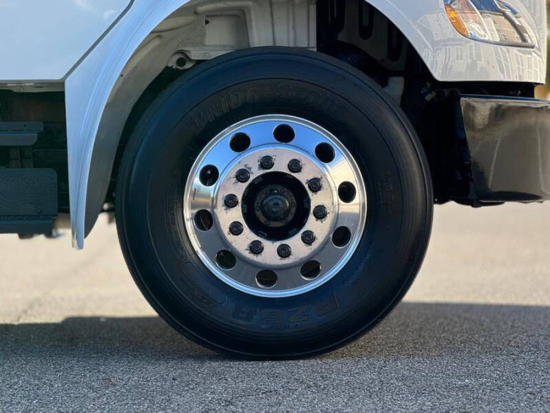 2018 Freightliner M2 106