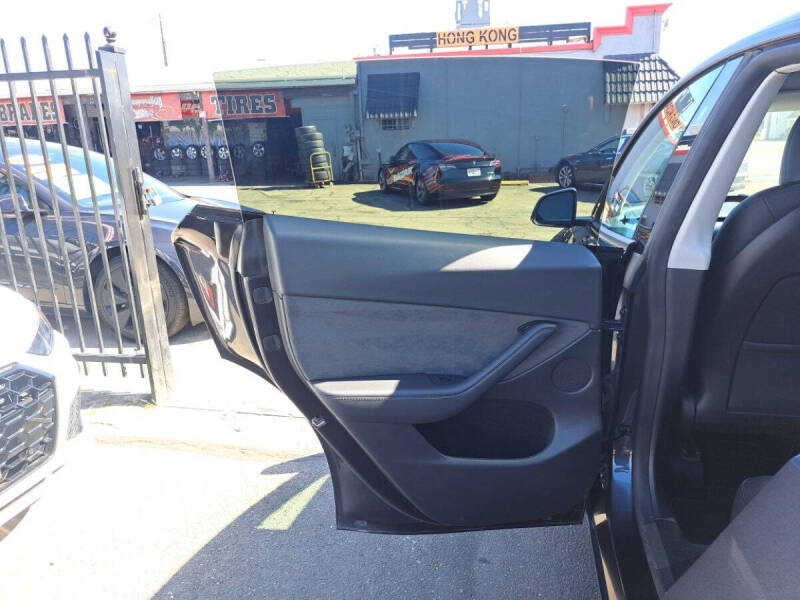 2025 Tesla Model Y Long Range