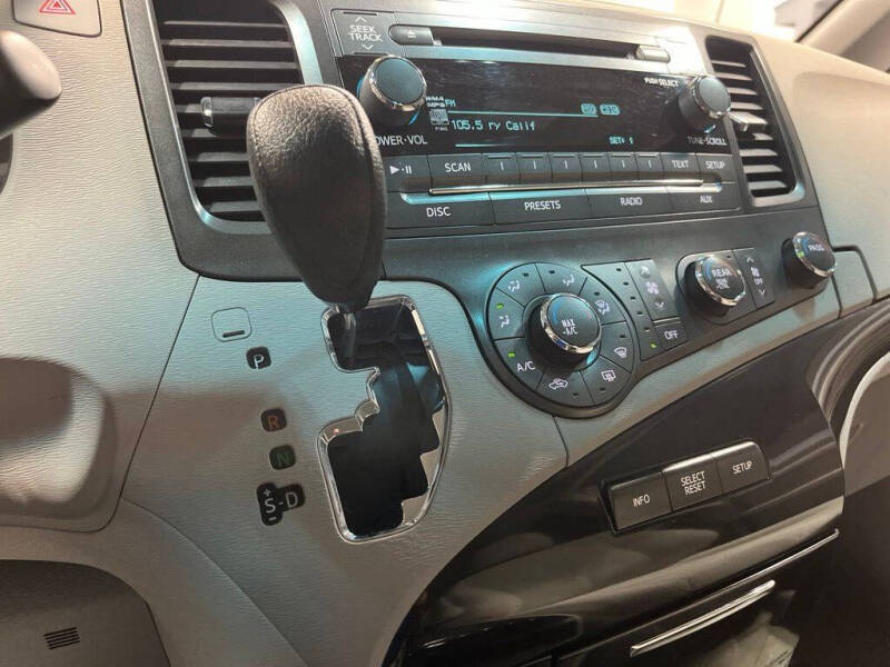 2012 Toyota Sienna