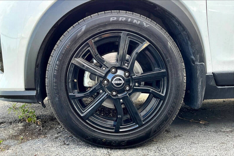 2022 Nissan Kicks SR