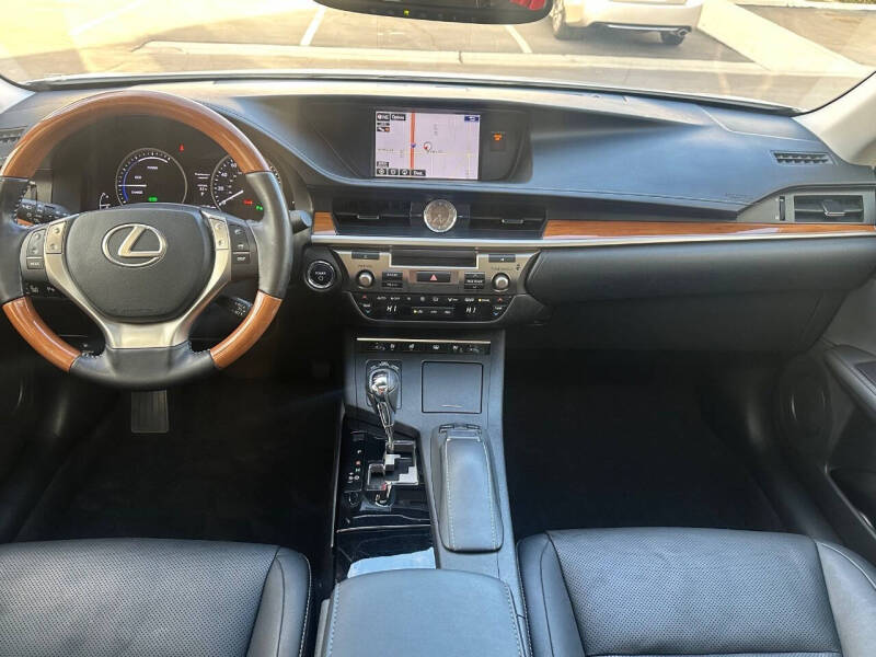 2015 Lexus ES 300h