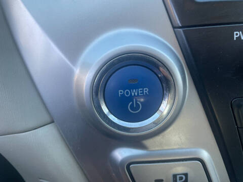 2013 Toyota Prius v Five