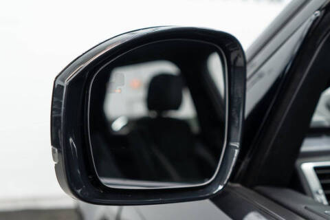 2023 Land Rover Discovery P300 S R-Dynamic