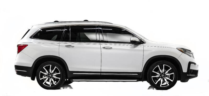 2019 Honda Pilot Touring w/Rear Captain's Chairs