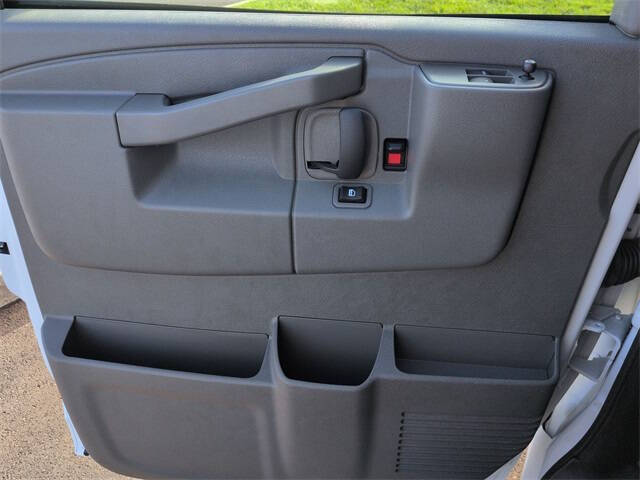 2025 Chevrolet Express 2500