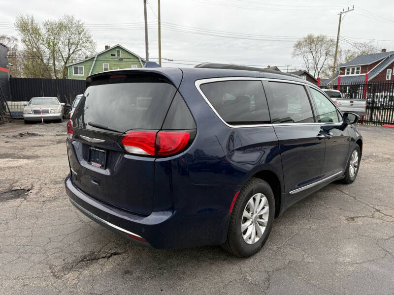 2017 Chrysler Pacifica Touring-L