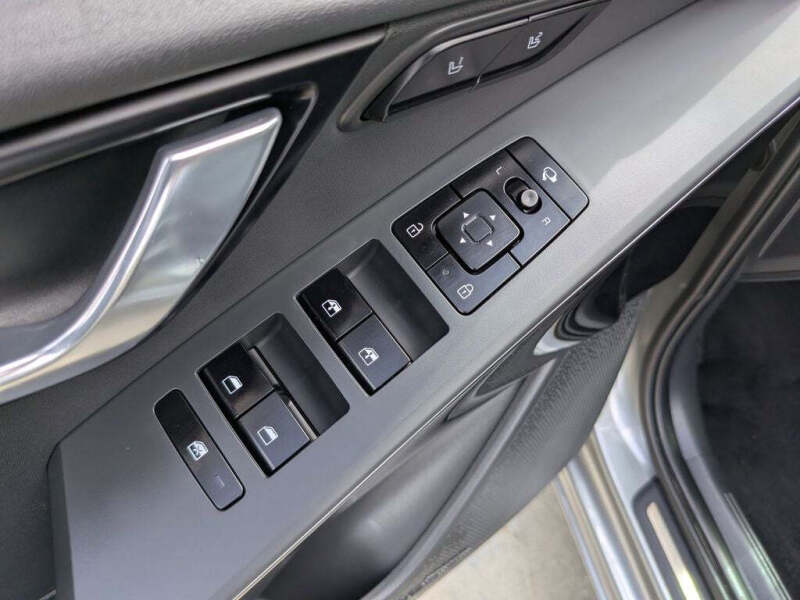 2024 Kia Niro SX