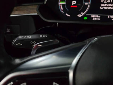 2022 Audi e-tron quattro Premium Plus