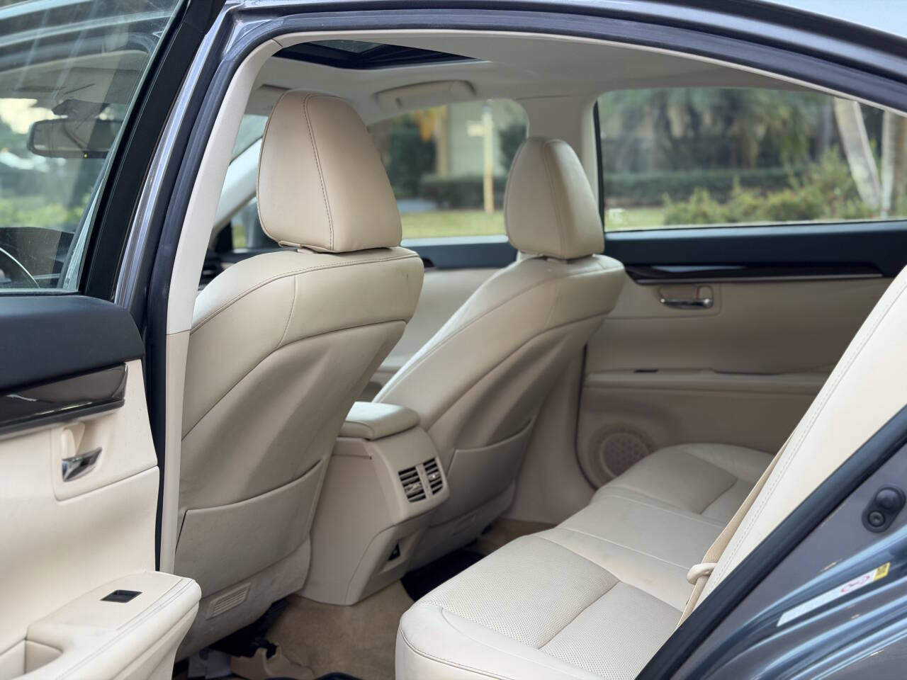2013 Lexus ES - $10,900
