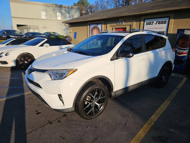 2017 Toyota RAV4 SE photo 2