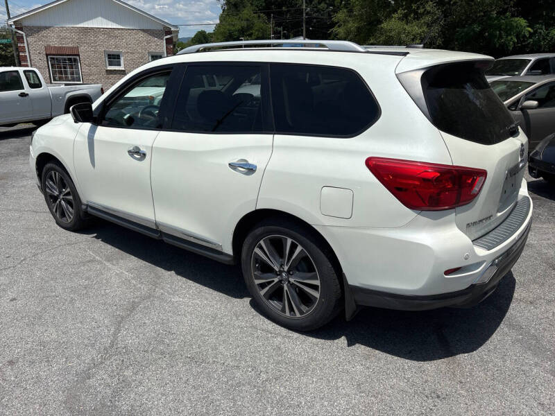 2017 Nissan Pathfinder Platinum
