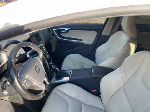 2015 Volvo V60 Cross Country T5