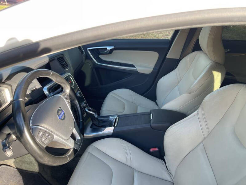 2015 Volvo V60 Cross Country T5