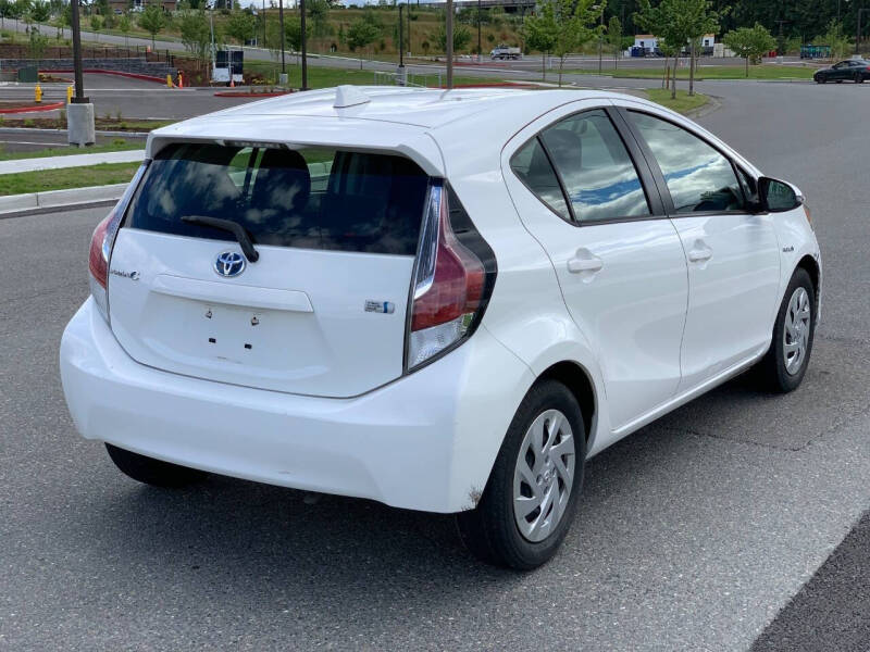 2016 Toyota Prius c One