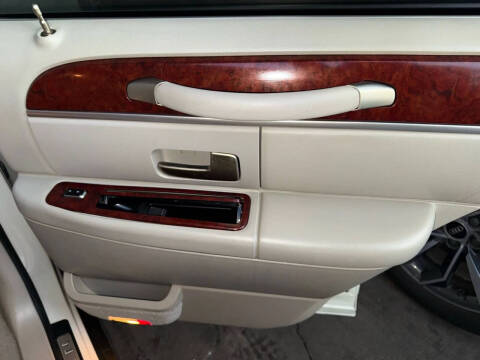 2004 Lincoln Town Car Ultimate