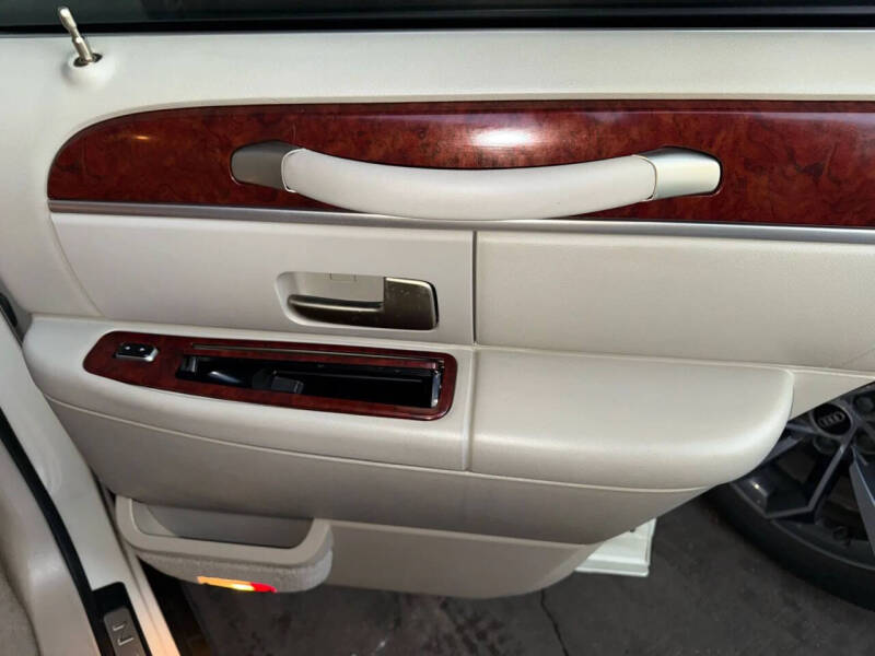 2004 Lincoln Town Car Ultimate