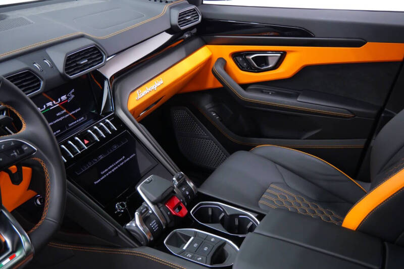 2023 Lamborghini Urus S