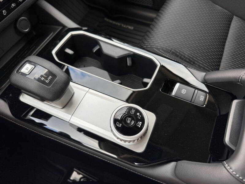 2025 Mitsubishi Outlander ES