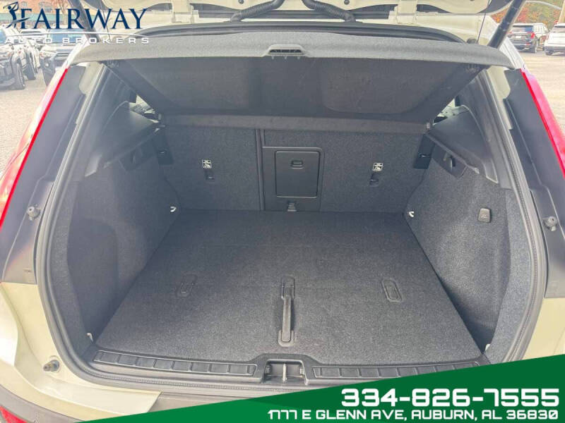 2024 Volvo XC40 B5 Plus Dark Theme