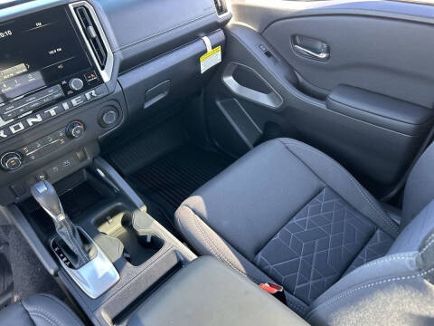 2025 Nissan Frontier SV