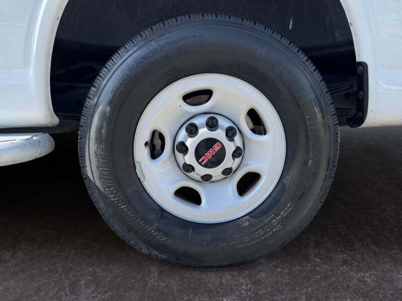 2024 GMC Savana 2500