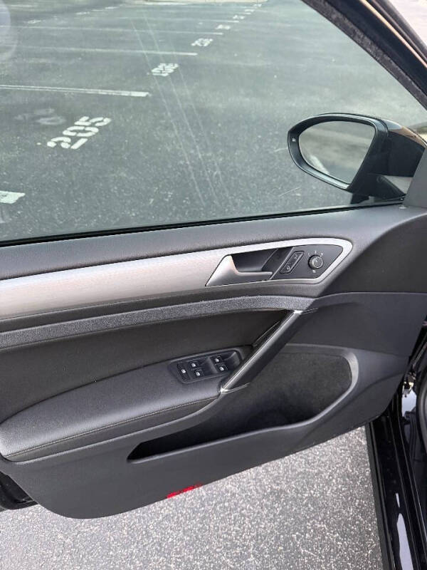 2017 Volkswagen Golf TSI SE