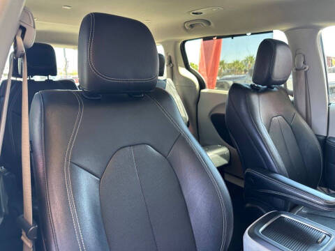2022 Chrysler Pacifica Touring L