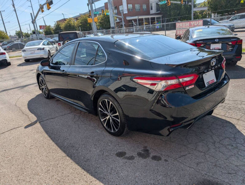 2018 Toyota Camry SE