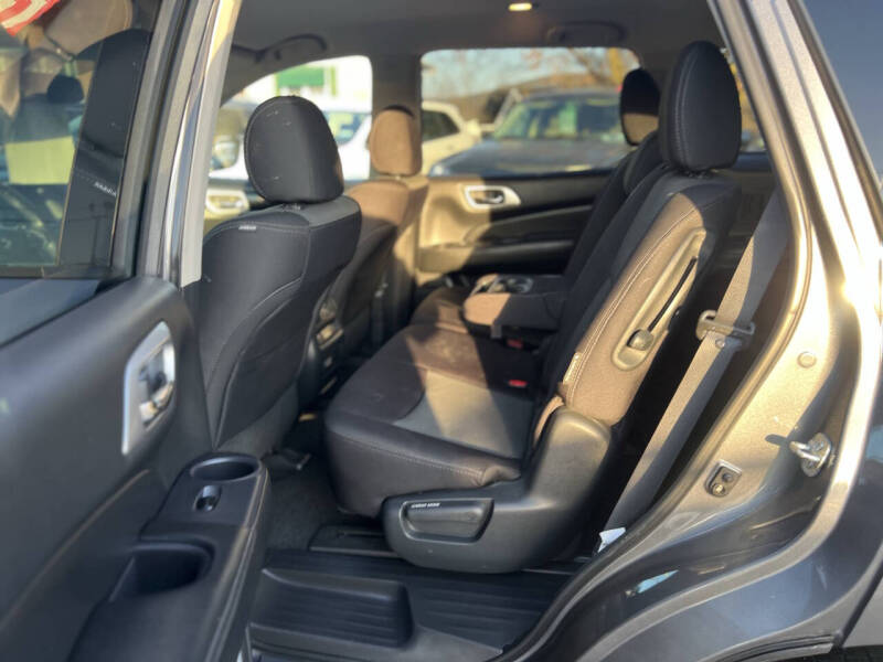 2019 Nissan Pathfinder SV