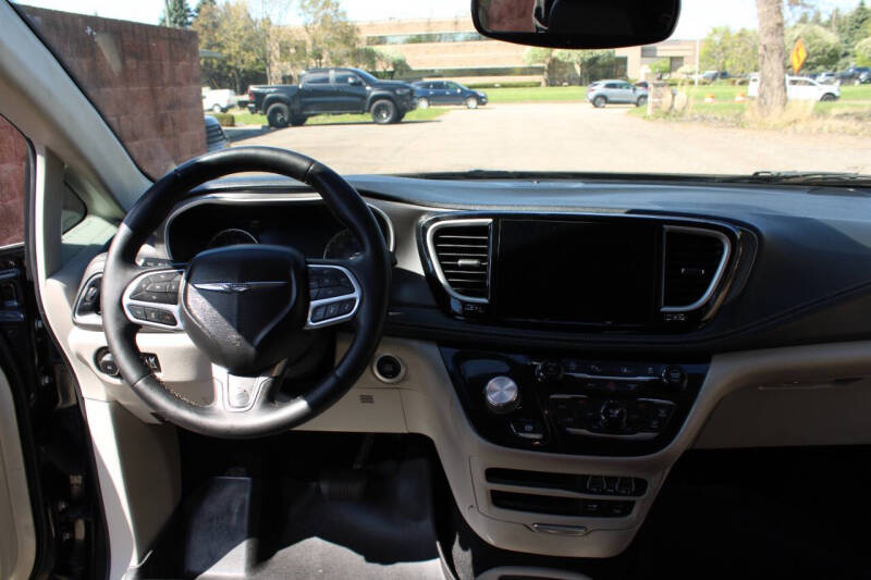 2022 Chrysler Pacifica Touring L