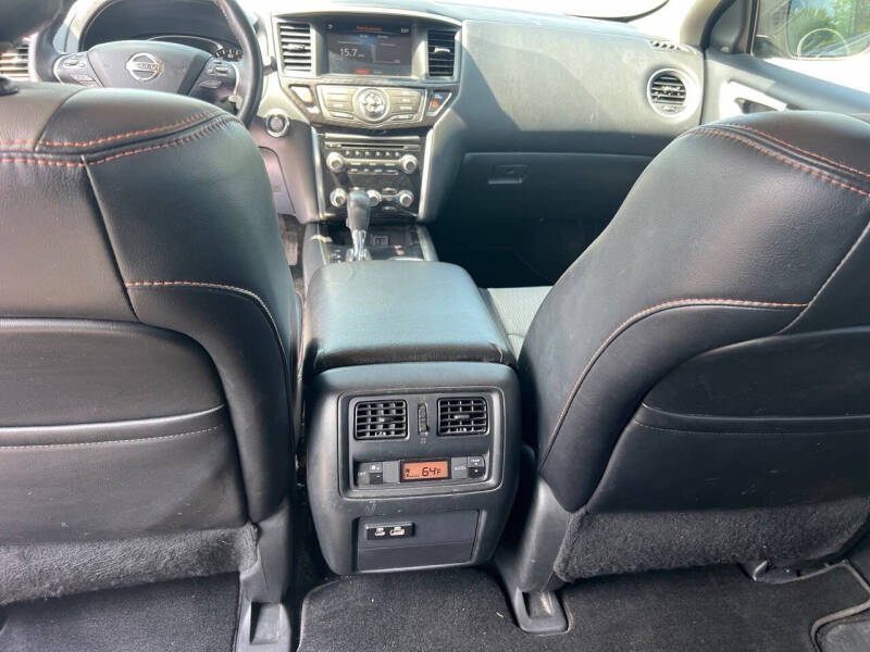 2020 Nissan Pathfinder SV