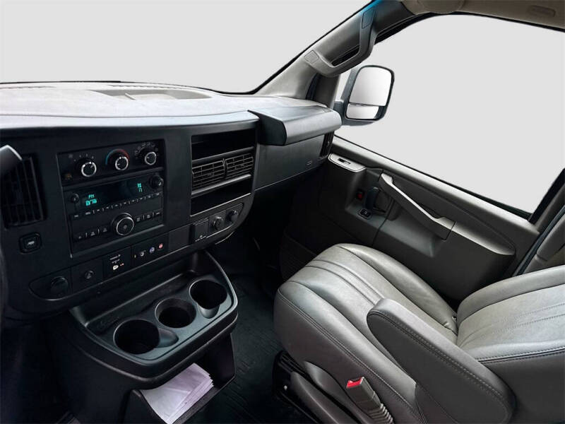 2022 Chevrolet Express 2500