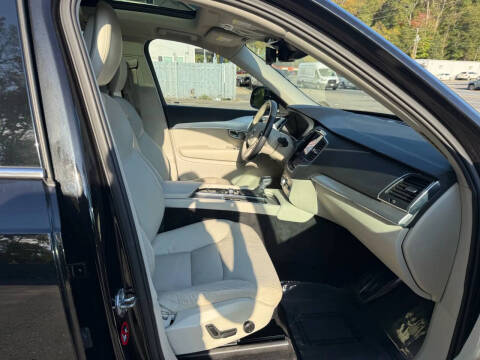 2017 Volvo XC90 T6 Momentum