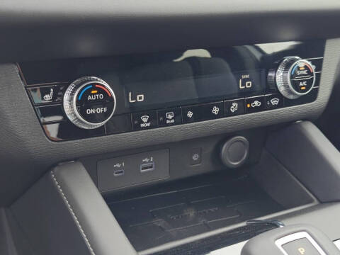 2025 Mitsubishi Outlander PHEV SE