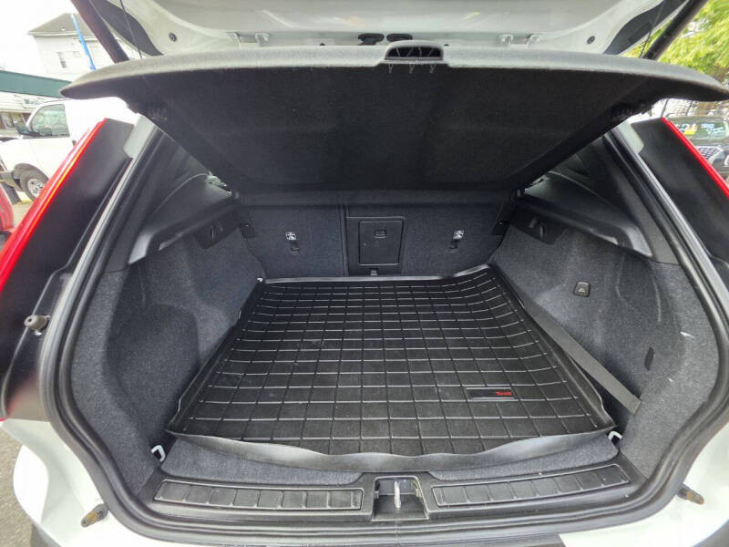 2020 Volvo XC40 T5 Momentum