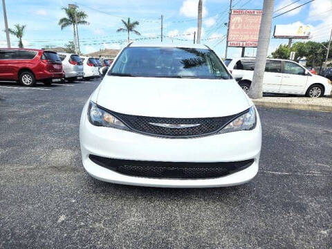 2023 Chrysler Voyager LX
