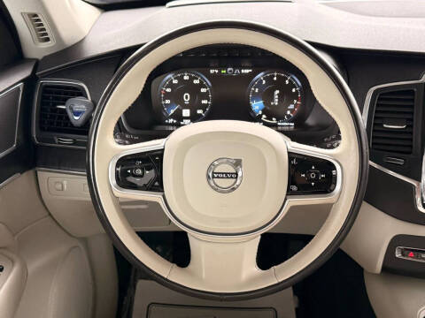 2020 Volvo XC90 T6 Momentum 6-Passenger