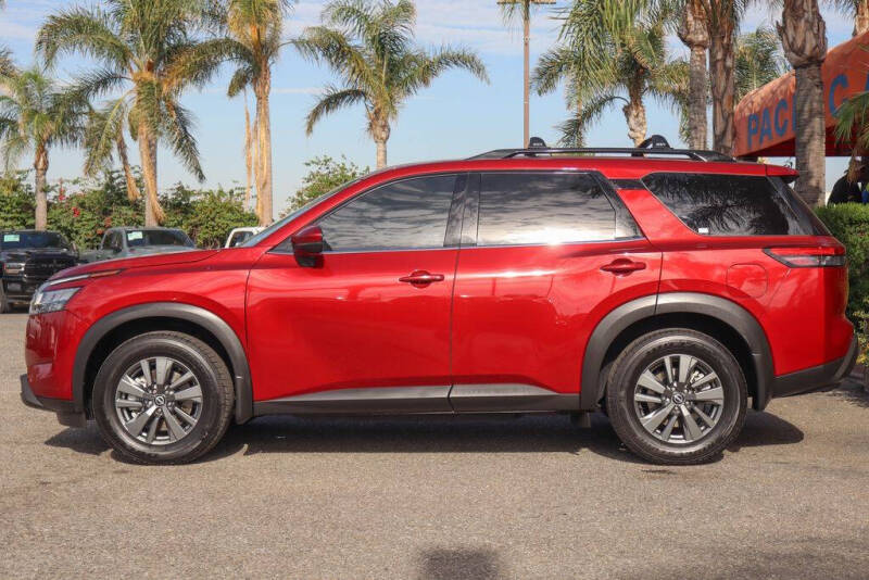 2022 Nissan Pathfinder SV