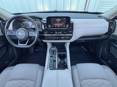 2022 Nissan Pathfinder SV