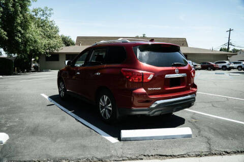 2020 Nissan Pathfinder SV