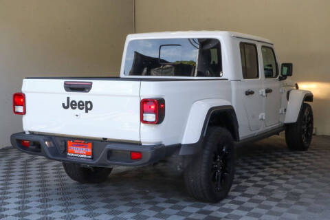 2025 Jeep Gladiator NightHawk